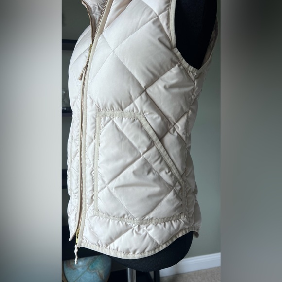J. CREW CREAM PUFFER VEST SIZE XXS - Picture 3 of 10
